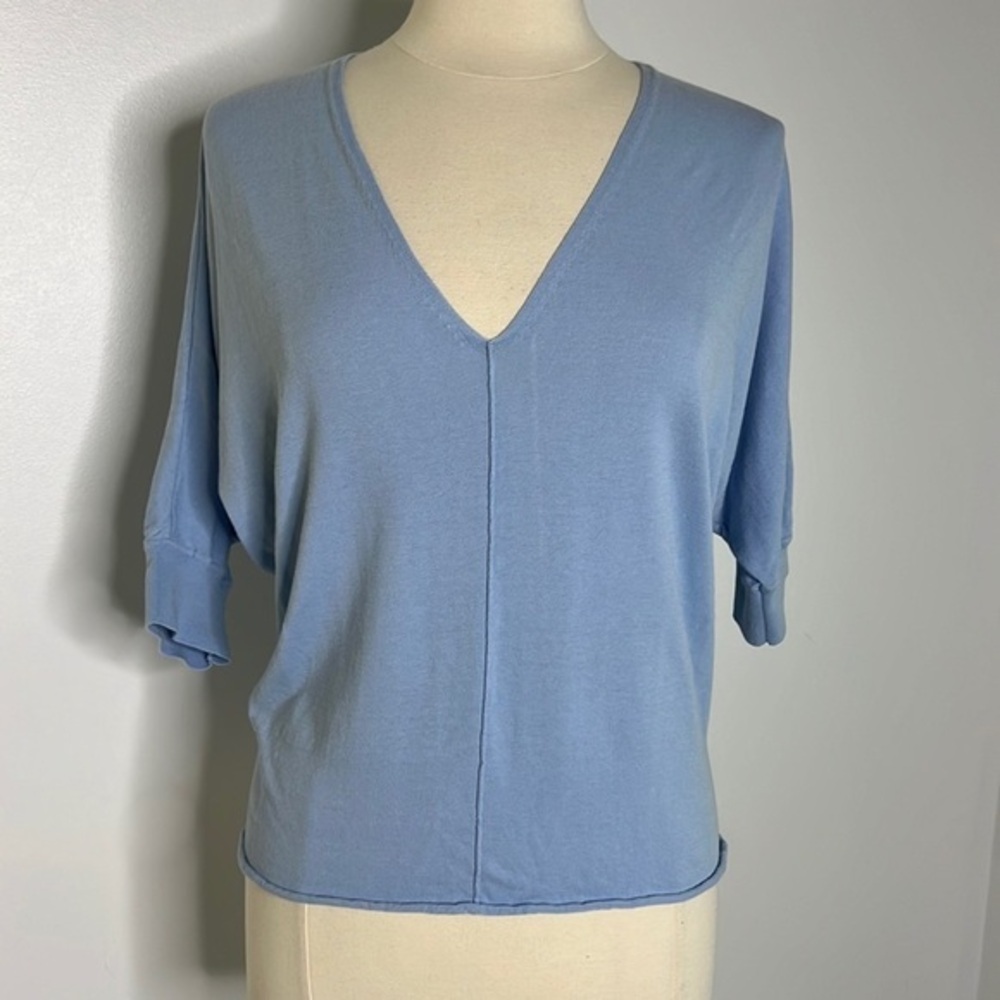 Worth women’s lightweight blue sweater, size small